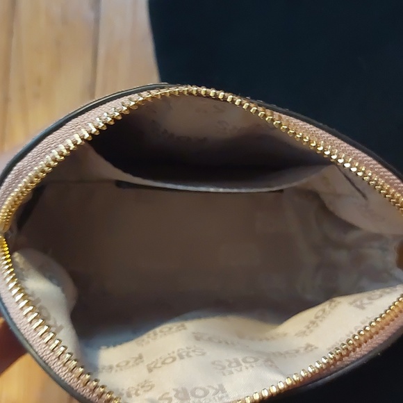 Michael Kors Travel Bag - Picture 9 of 15